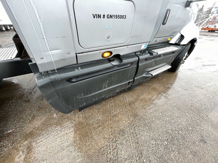 #230-•-2016-international-semi-tractor-(has-wi-title)-(denmark,-wi)-image-34