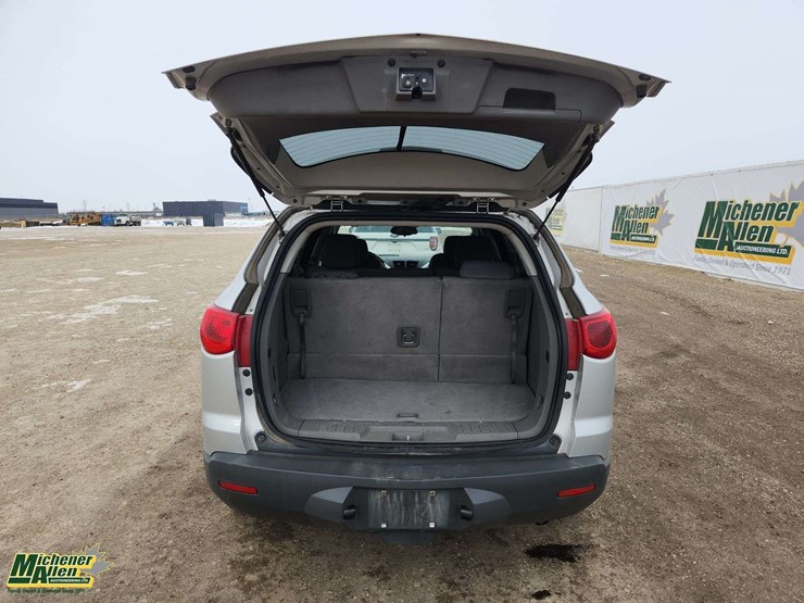 2011-chevrolet-traverse-ls-image-15