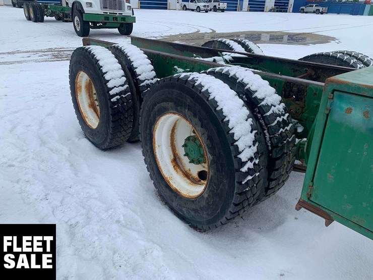 1999-freightliner-fl80-image-8