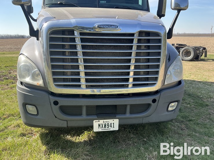 2016-freightliner-cascadia-125-image-9