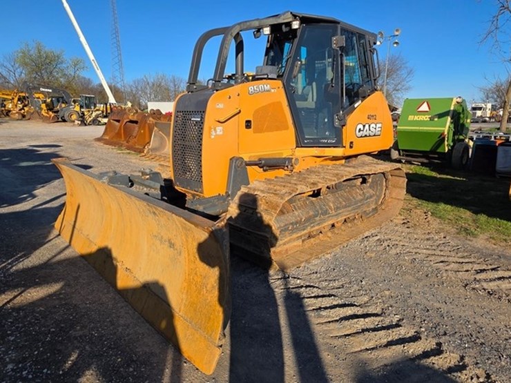 2013-case-850m-image-2