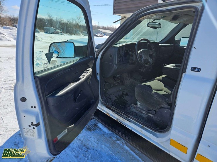 2005-chevrolet-silverado-2500hd-image-14