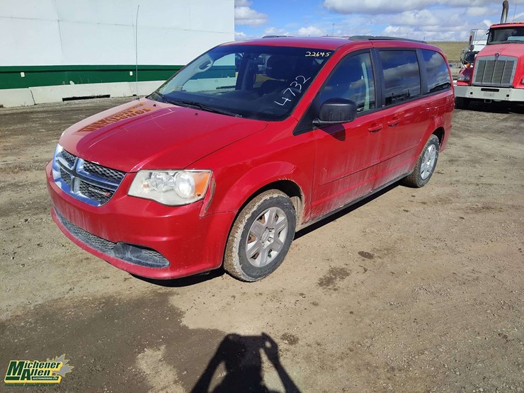 2013-dodge-grand-caravan-se-image-1