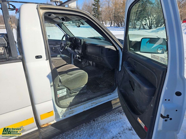 2005-chevrolet-silverado-2500hd-image-18