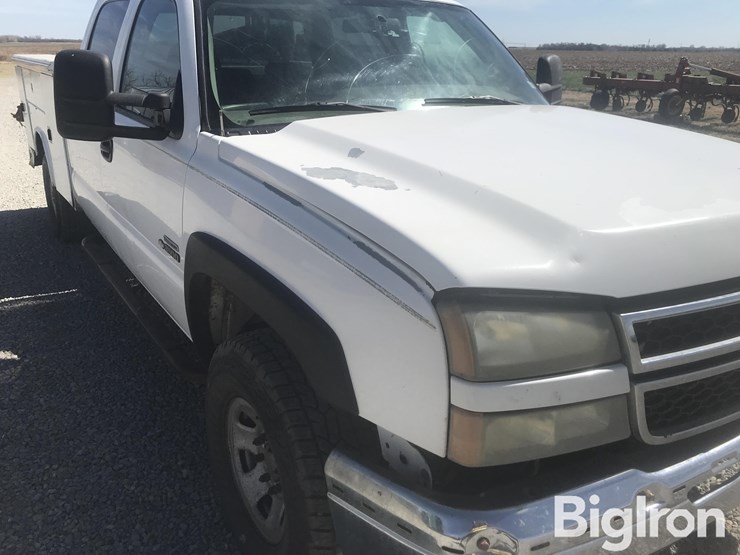 2007-chevrolet-3500-image-13