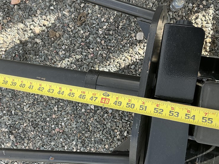 worksaver-skid-steer-mount---hydraulic-bale-unroller-image-10