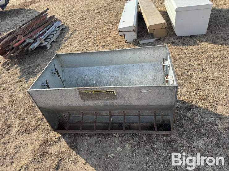 big-husky-pig-feeder-image-2