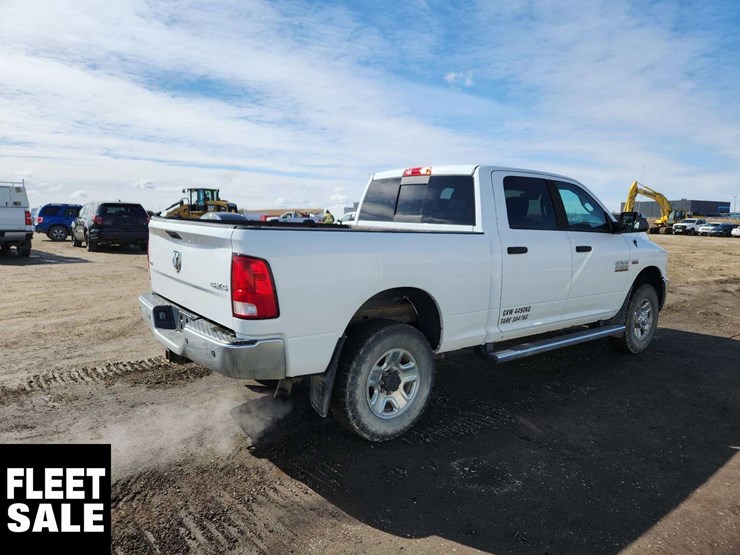 2015-dodge-2500-image-3