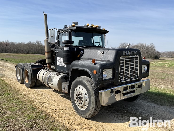 1987-mack-r688st-image-3