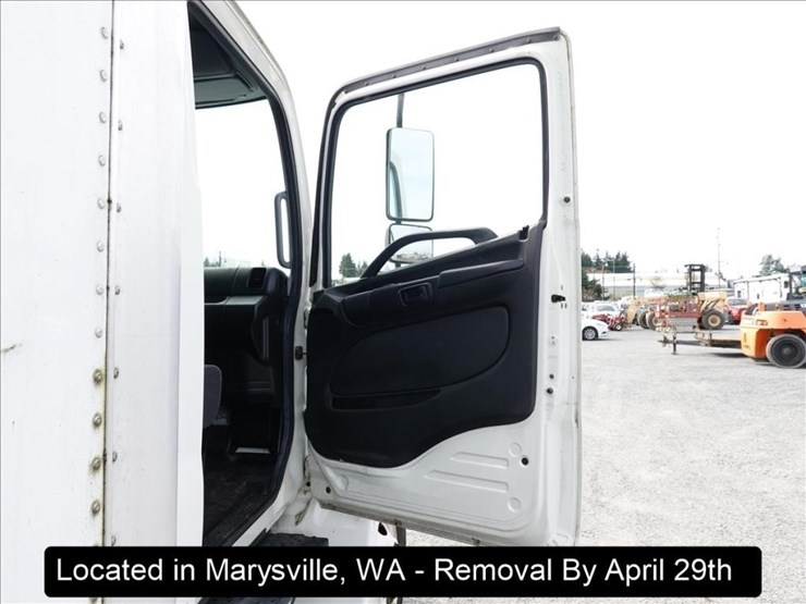 2010-hino-268-image-5