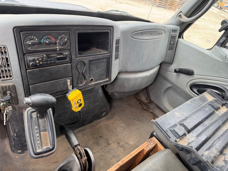 2003-international-durastar-4300-image-34