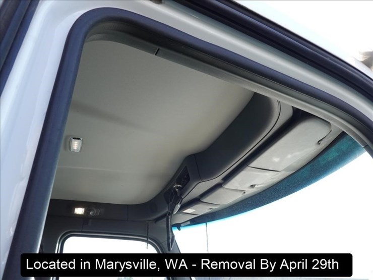 2015-peterbilt-567-image-15