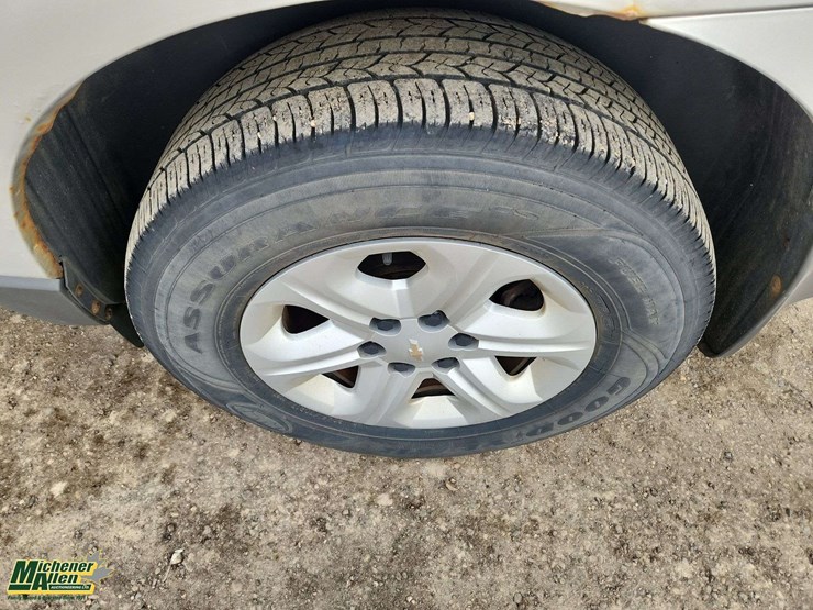 2011-chevrolet-traverse-ls-image-10