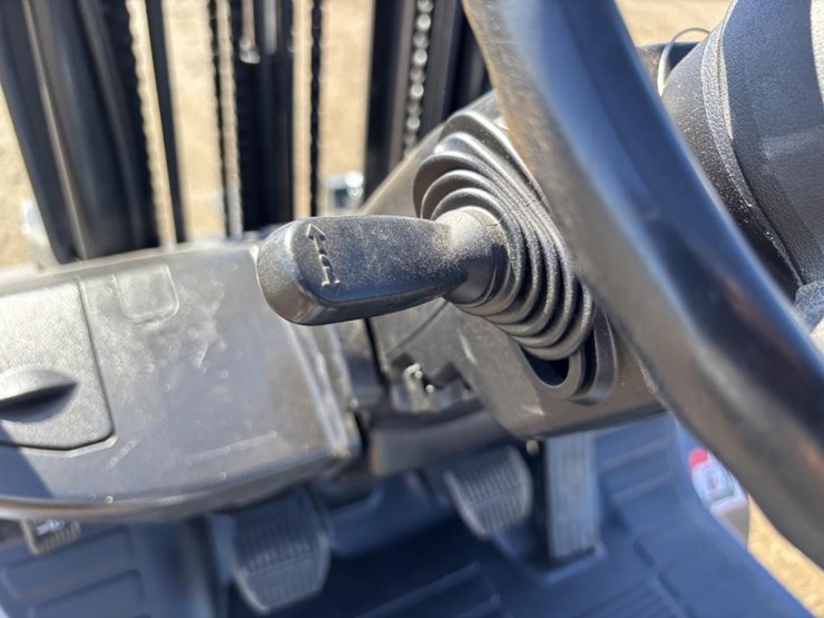 2017-toyota-8fgu30-image-19