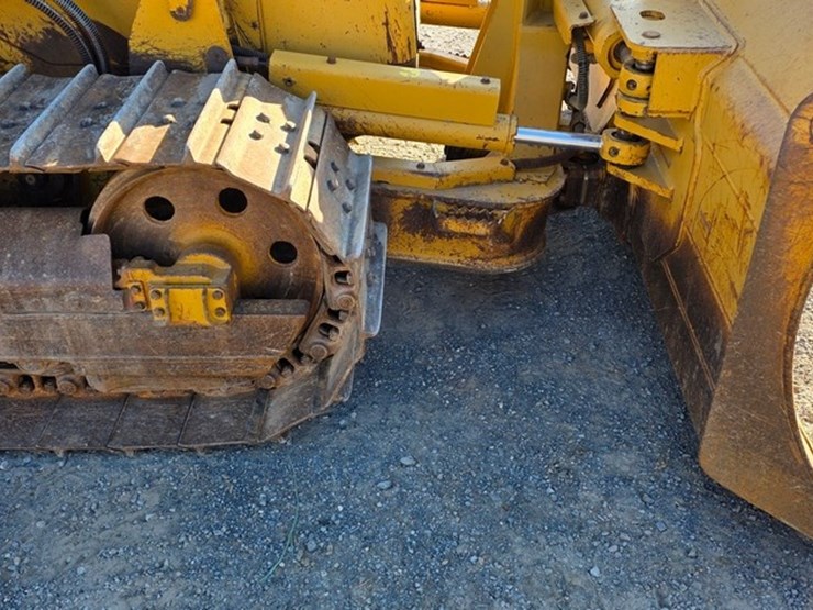 2005-caterpillar-d4g-xl-image-41