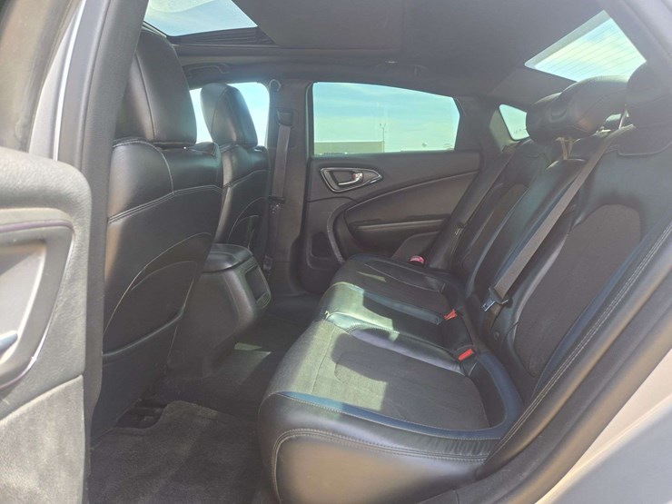 2015-chrysler-200-s-sedan-4d-image-12