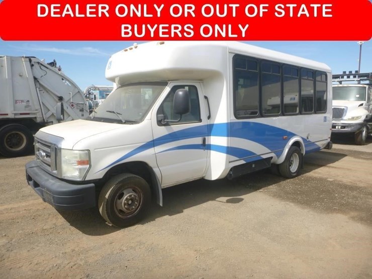 2014-ford-e450-image-1