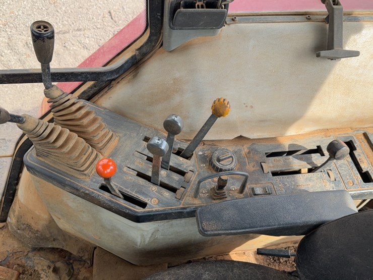 #3033-•-case-5220-tractor-image-18