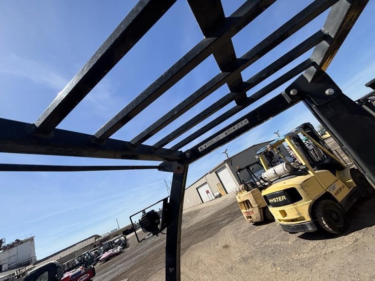 2011-nissan-mcp1f2a25lv-image-27