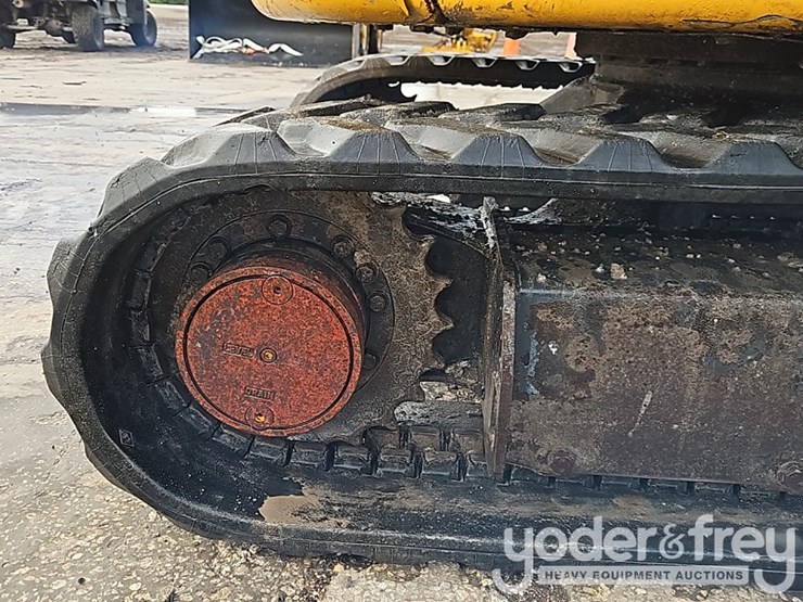 2015-deere-27d-image-9