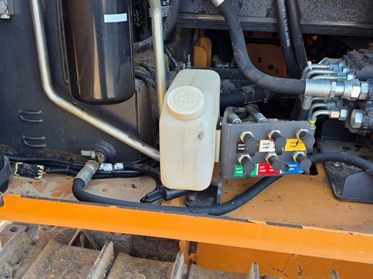 2013-case-850m-image-56