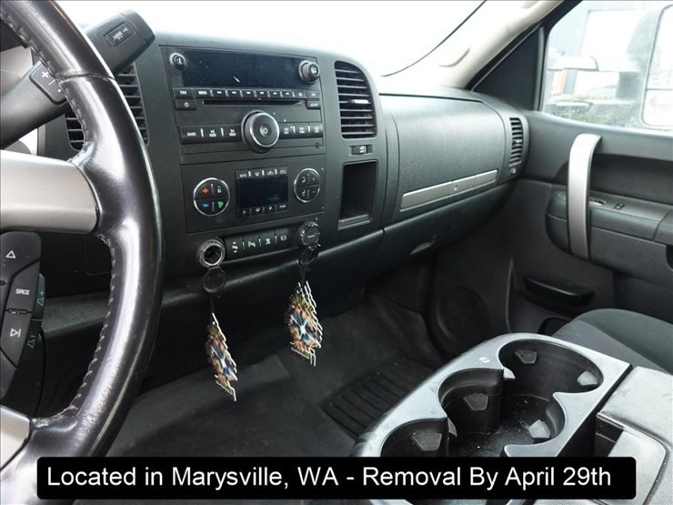 2011-chevrolet-3500-image-11