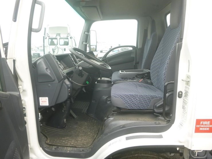 2023-isuzu-nrr-image-12