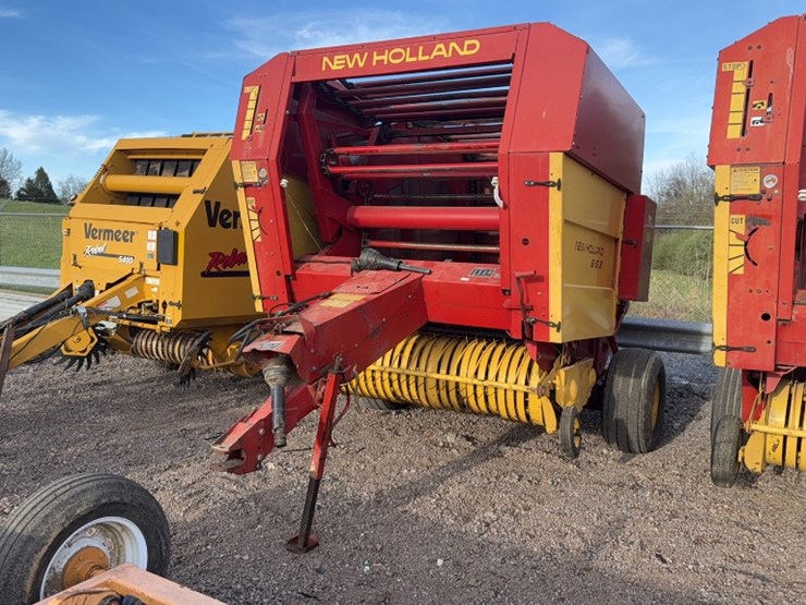 new-holland-853-image-1