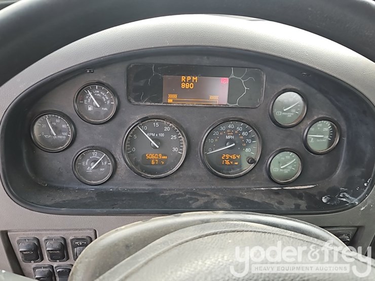 2017-peterbilt-337-image-32