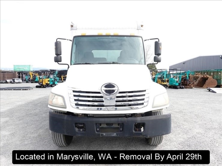 2010-hino-268-image-18