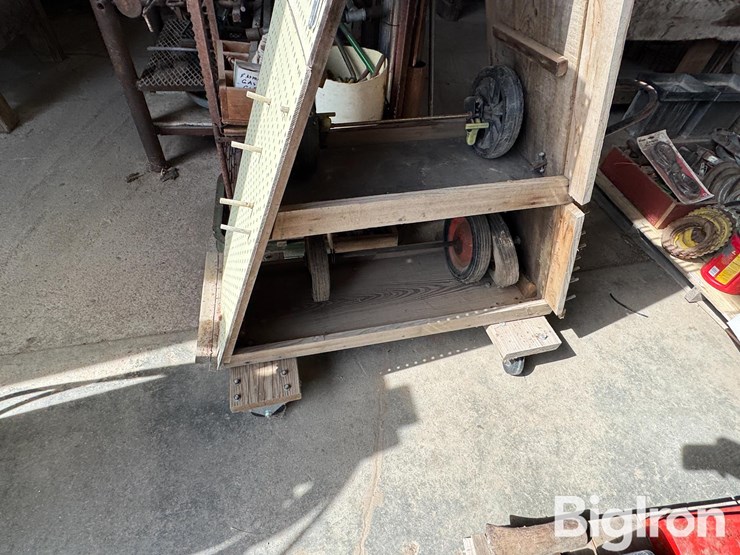 work-benches/tools/supplies-image-9