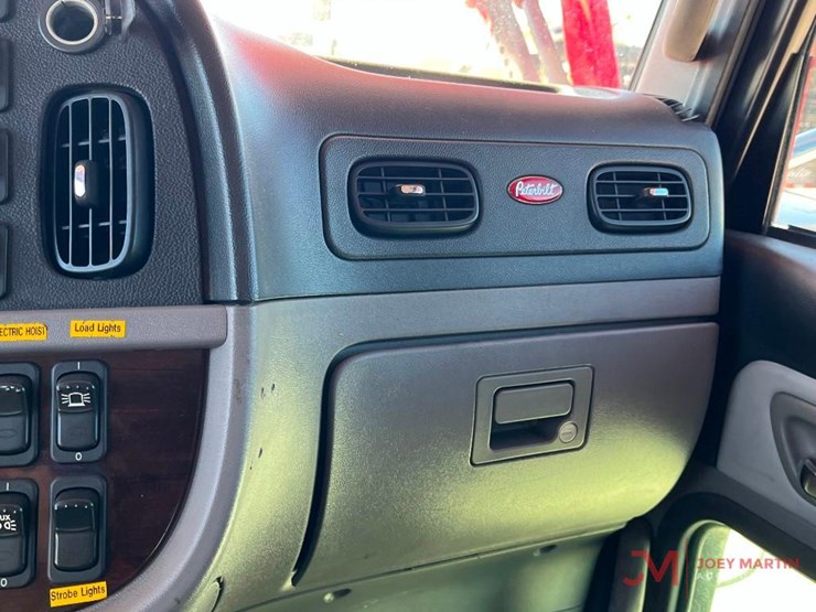 2015-peterbilt-389-image-14