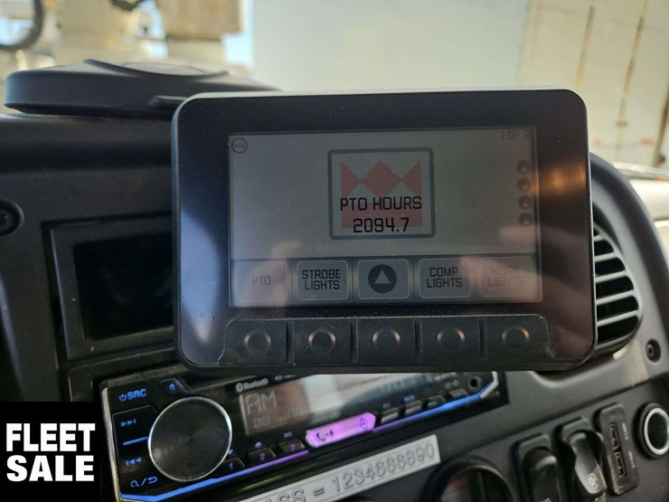 2020-freightliner-m2-106-image-53