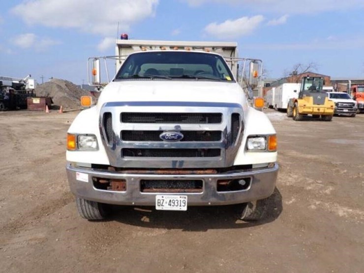 2012-ford-f750-xlt-image-2