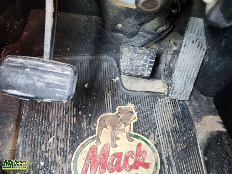 1998-mack-ch613-image-26