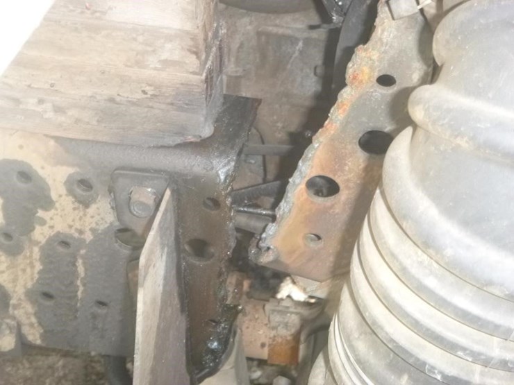 2016-isuzu-nqr-image-18