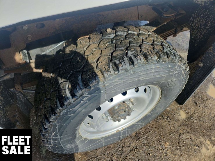 2015-chevrolet-silverado-3500hd-image-14