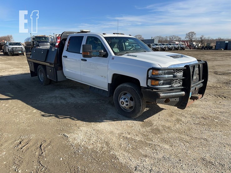 2019-chevrolet-3500-image-2