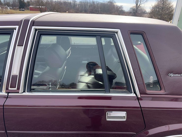 1989-lincoln-town-car-image-22