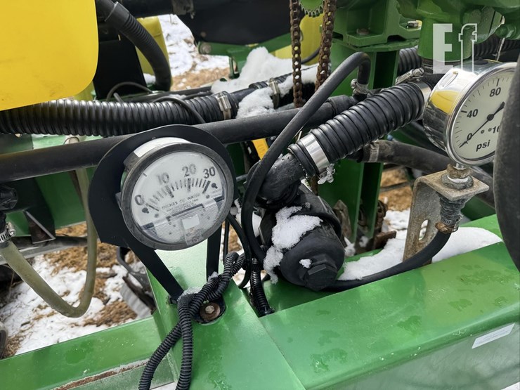 john-deere-1750-image-26