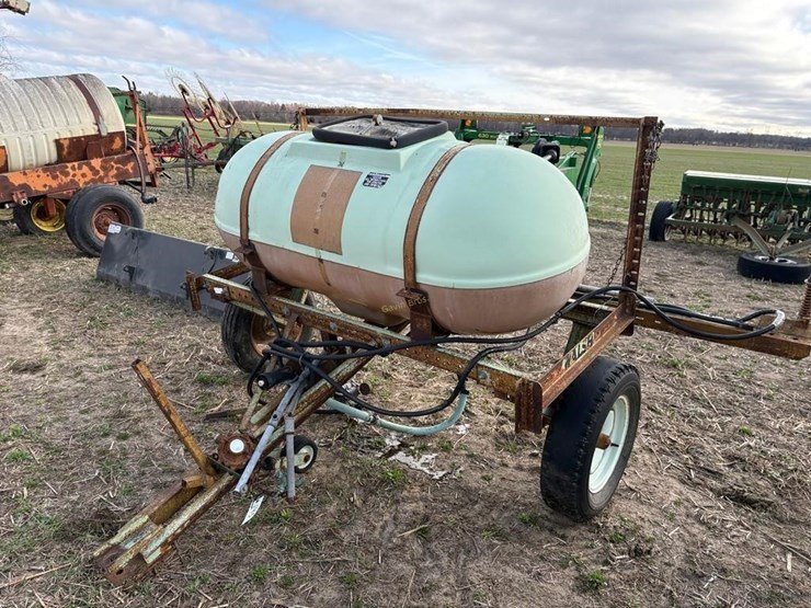 200-gal-trailer-sprayer-26'-booms-image-3