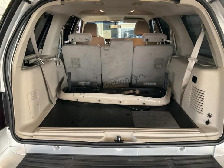 2011-ford-expedition-image-9