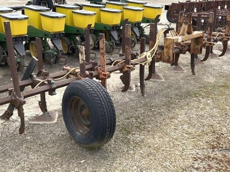 custom-3-pt-8-row-30"-cultivator-image-1