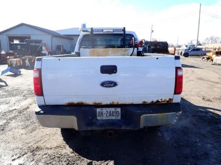 2016-ford-f350-xlt-image-6