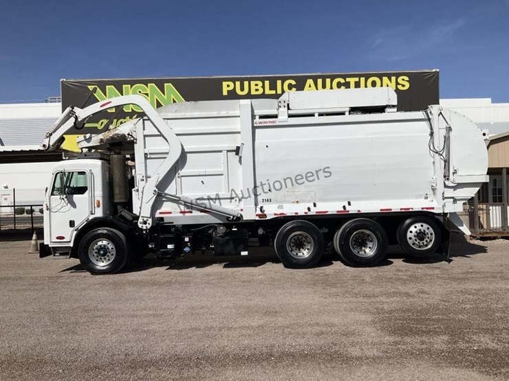 2014-peterbilt-320-image-1