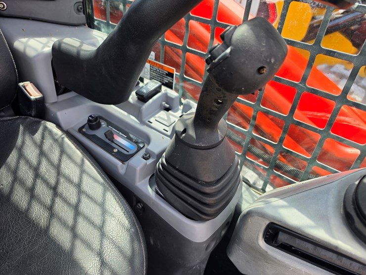 2021-kubota-svl97-2-image-10