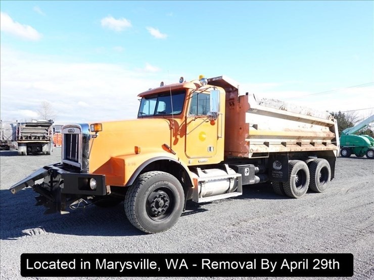 2000-freightliner-fld120-image-1