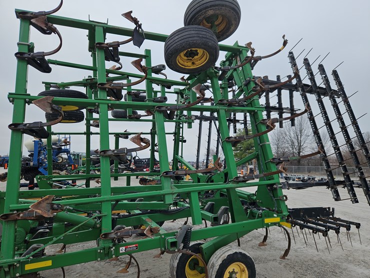 2013-john-deere-2210-image-13