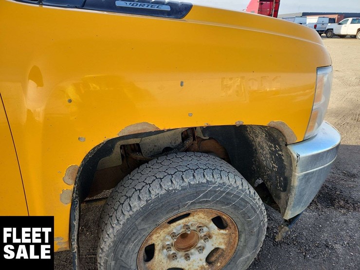 2012-chevrolet-silverado-2500hd-image-33