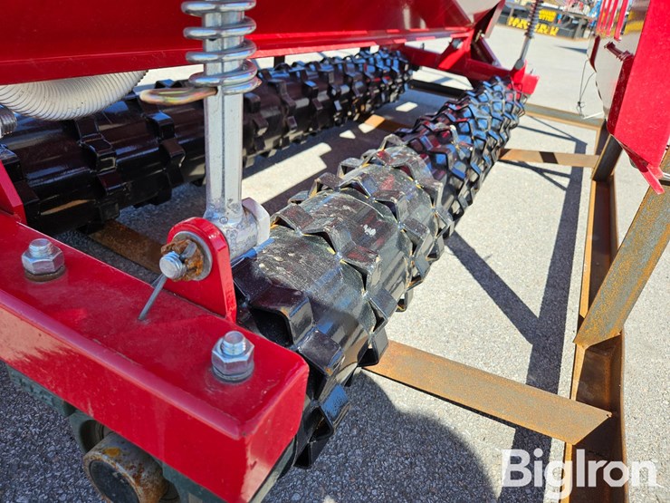 2025-massey-ferguson-730-image-10